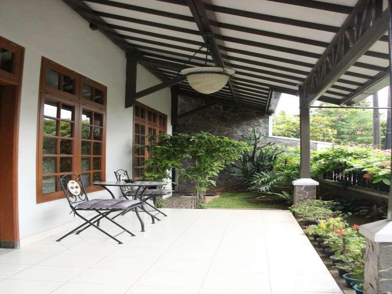 Bed And Breakfast Tomang Jakarta Exterior photo
